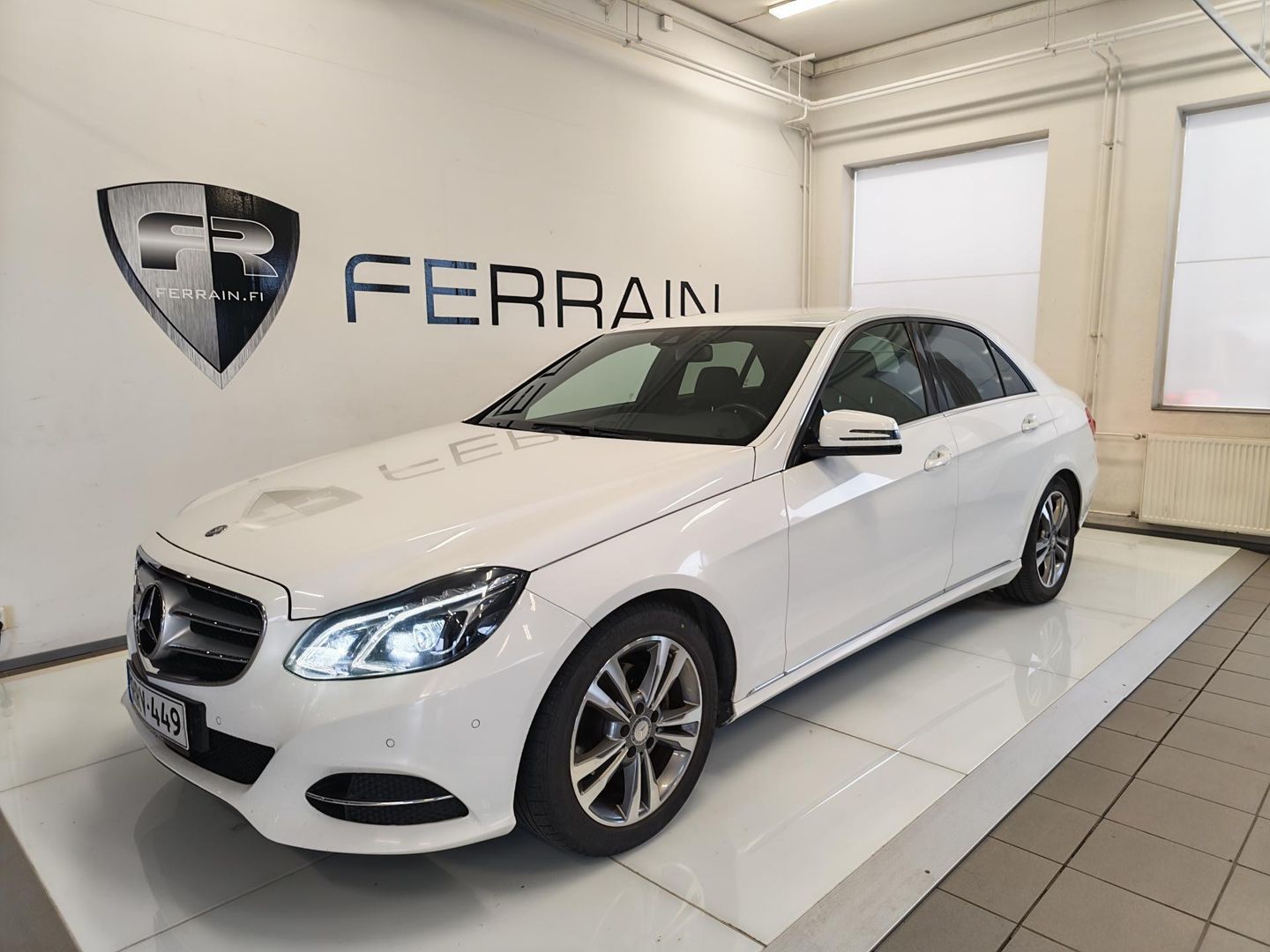 Mercedes-Benz E 220