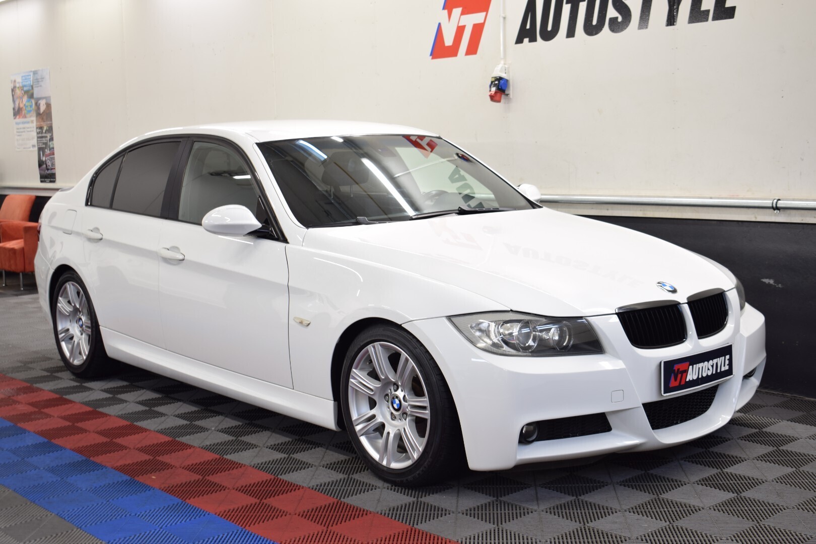 BMW 323