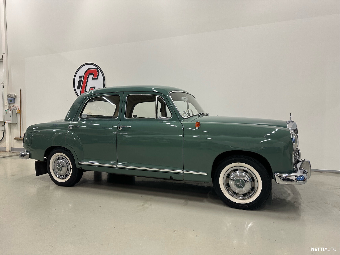 Mercedes-Benz 180
