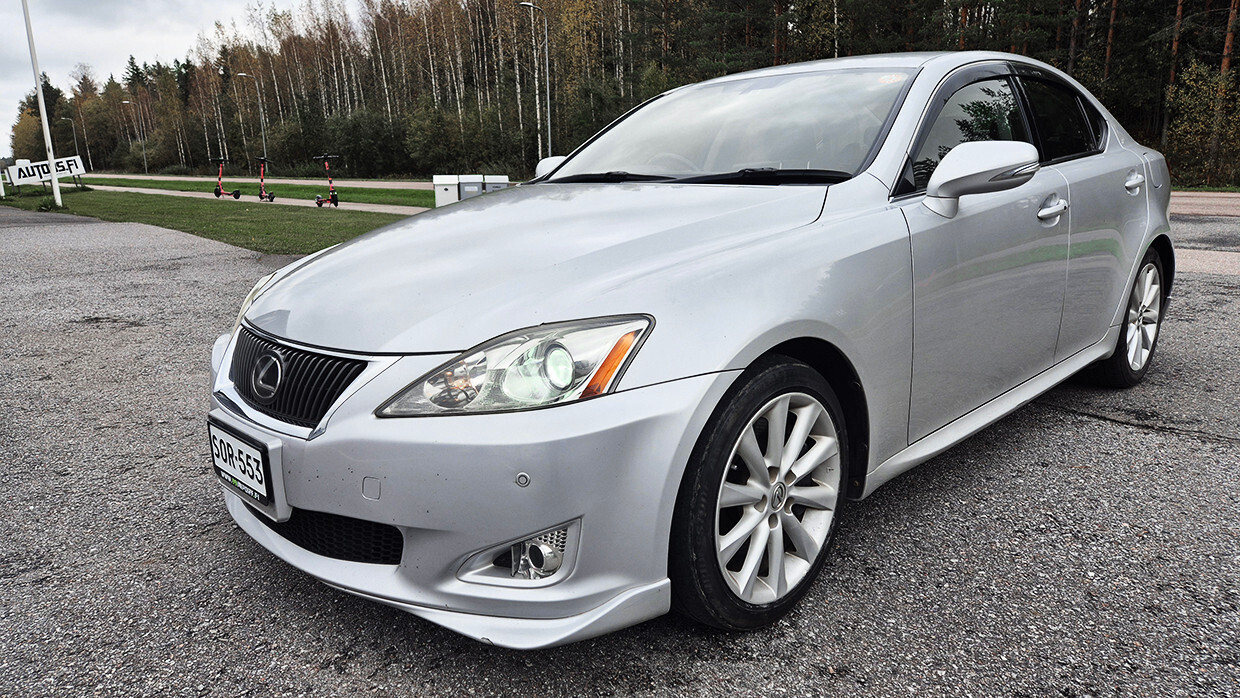Lexus IS