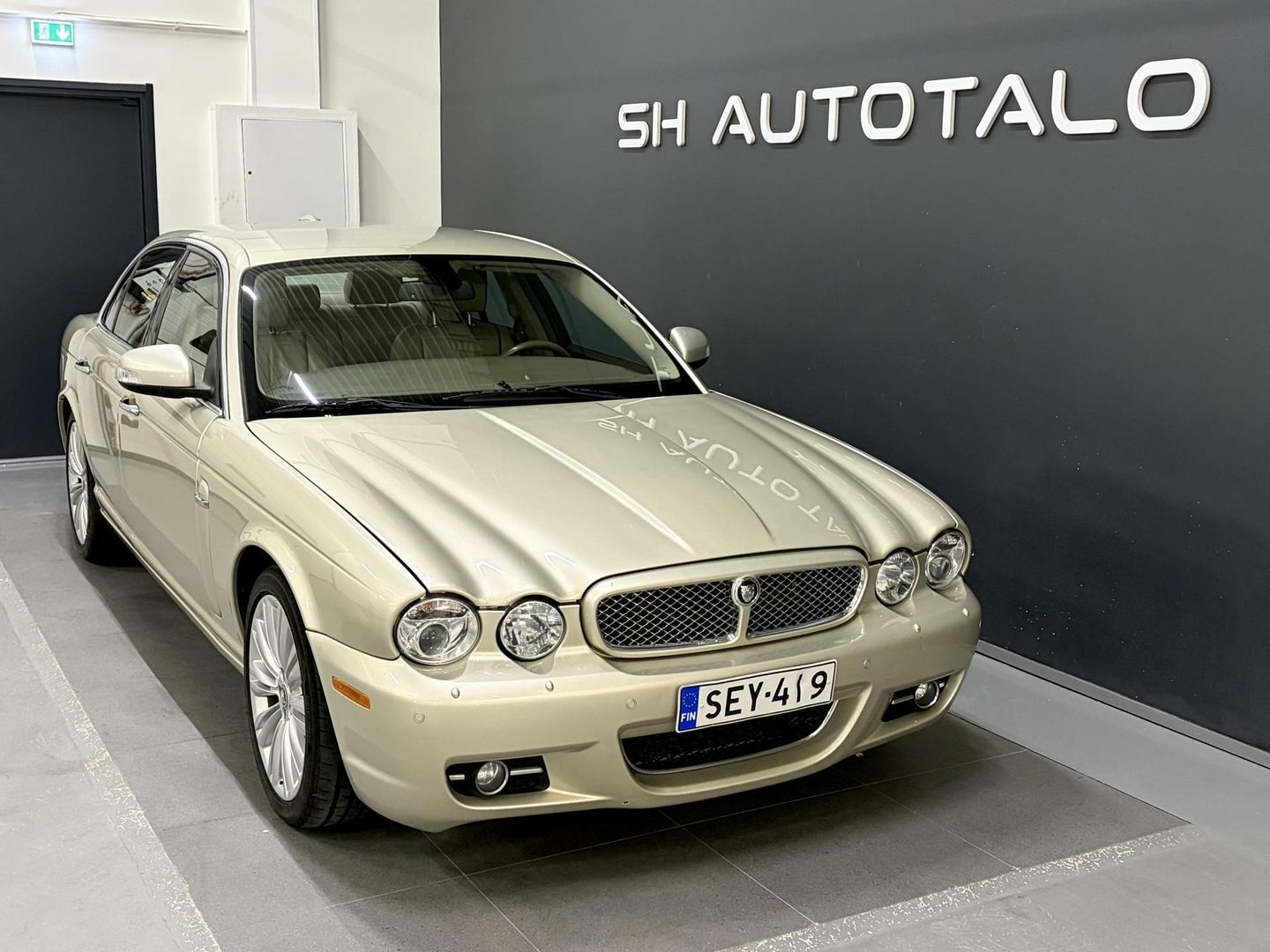 Jaguar XJ