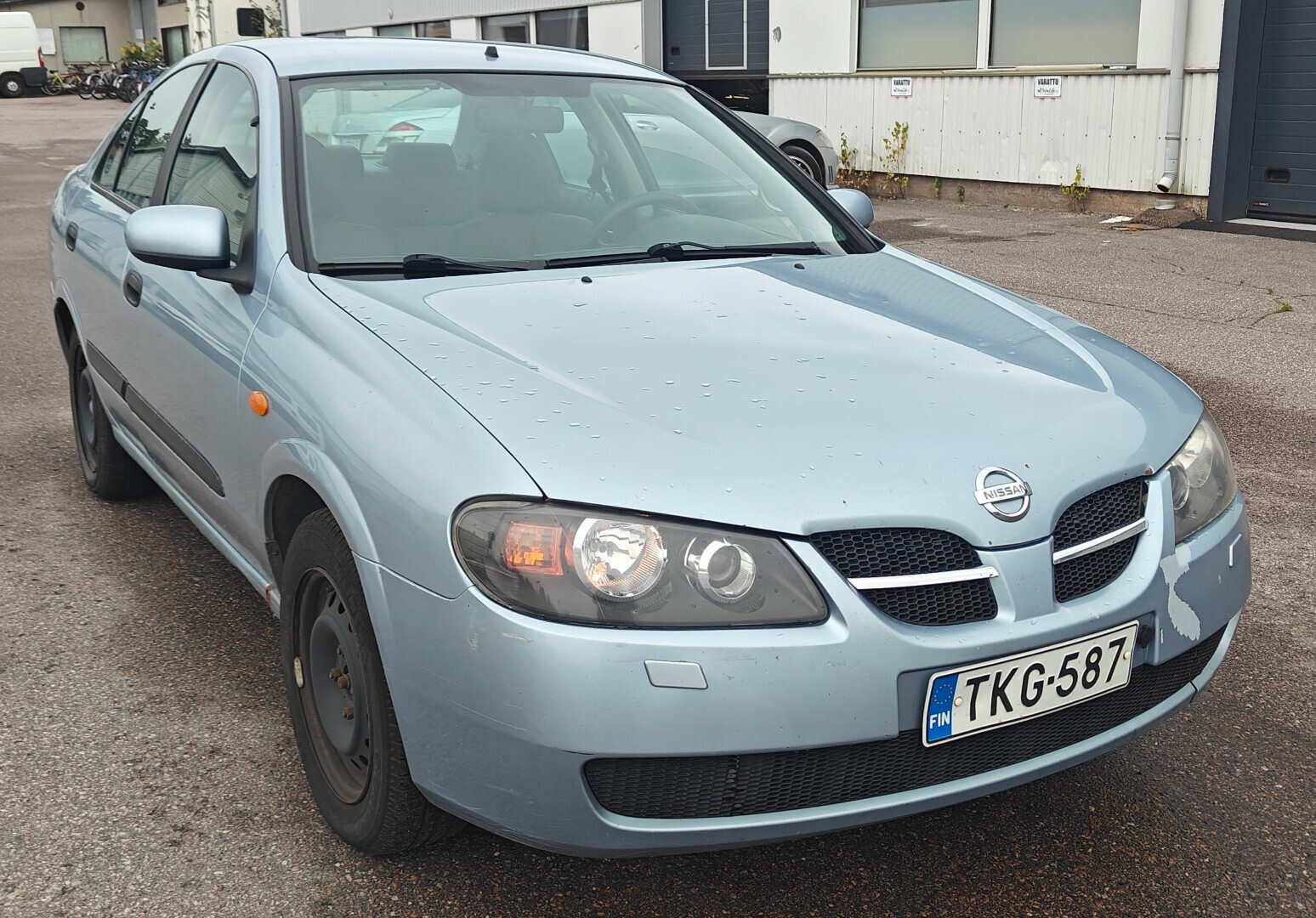 Nissan Almera